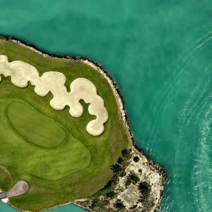 A stunning golf green perfectly situated along the bright turquoise canals and luxury marina district of Puerto Cancún