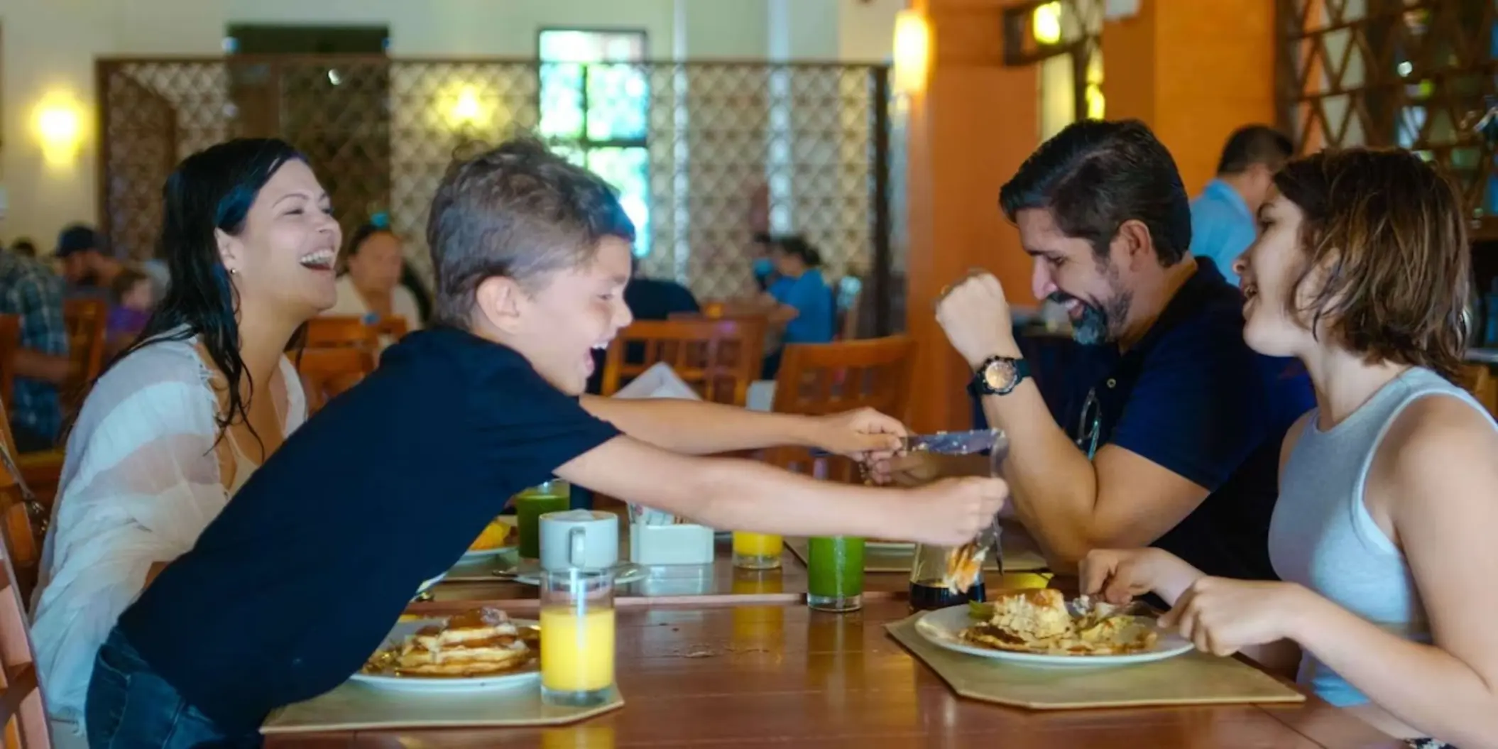 family at a restaurant at Allegro Playacar