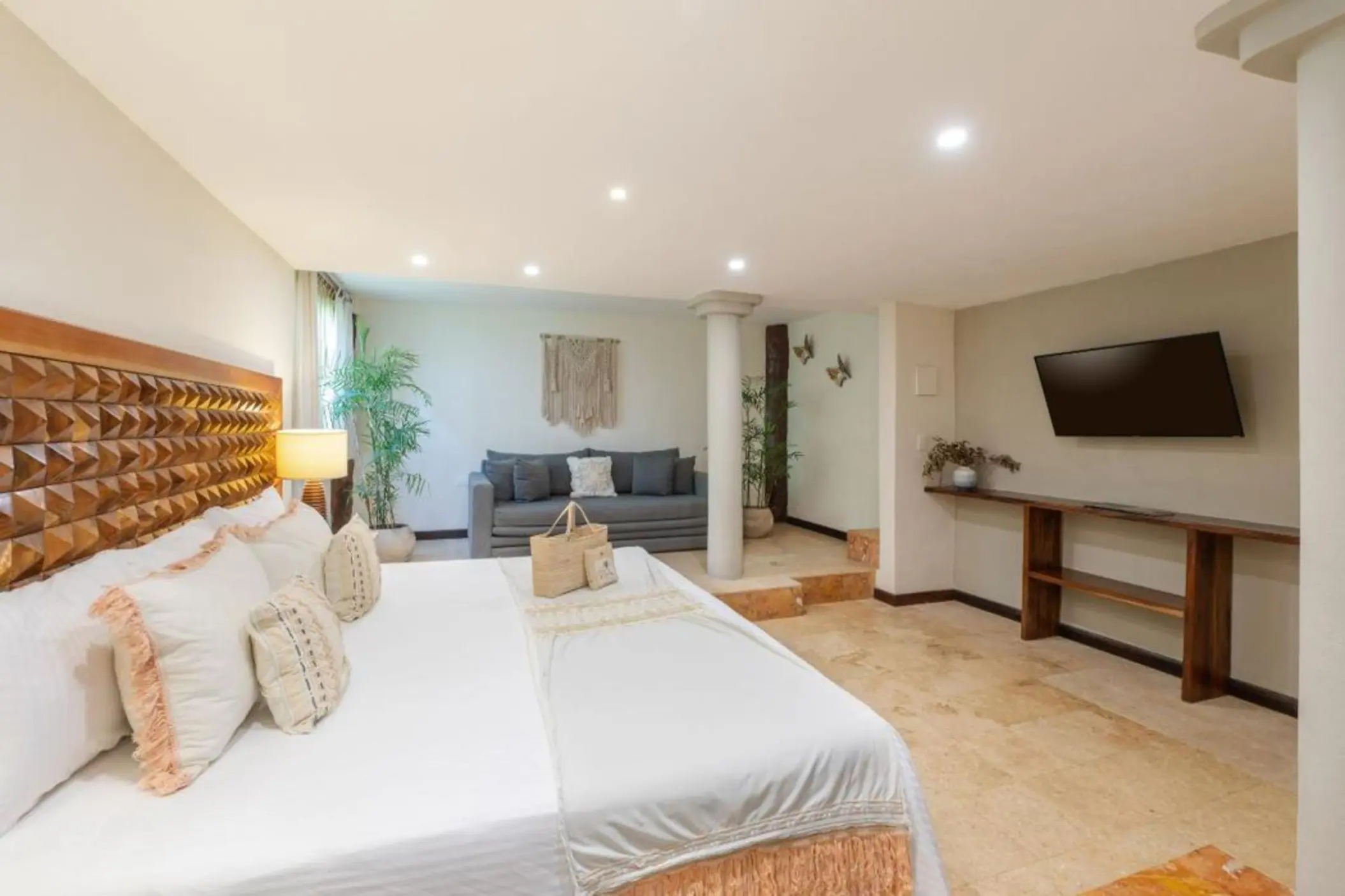 room with king bed at Ana y Jose Hotel