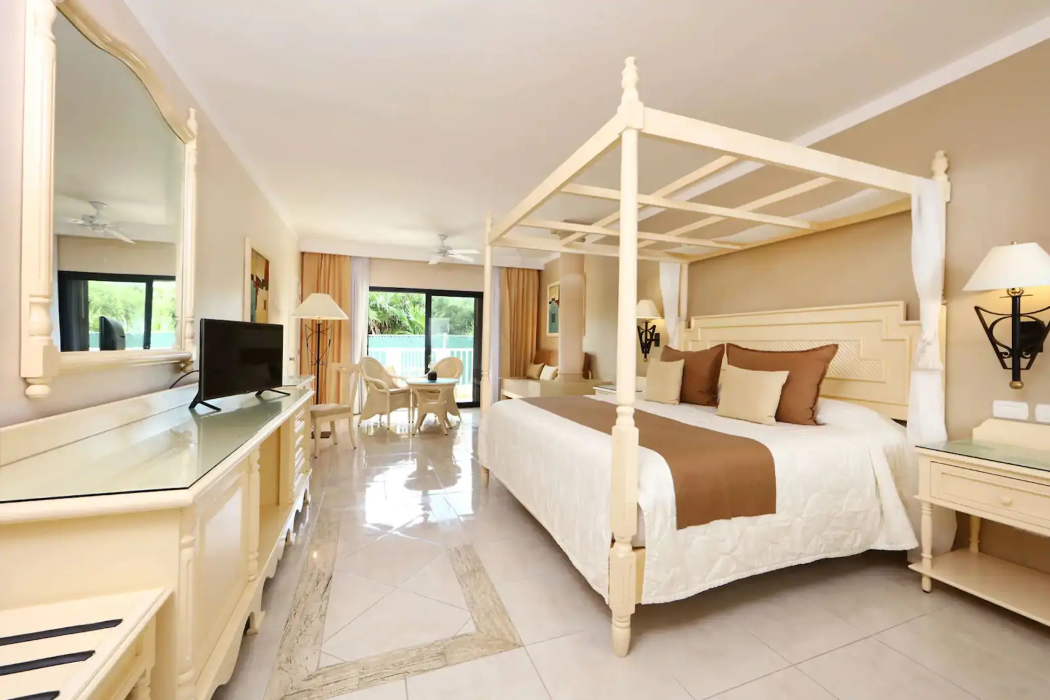 suite with poster bed at Bahia Principe Luxury Akumal