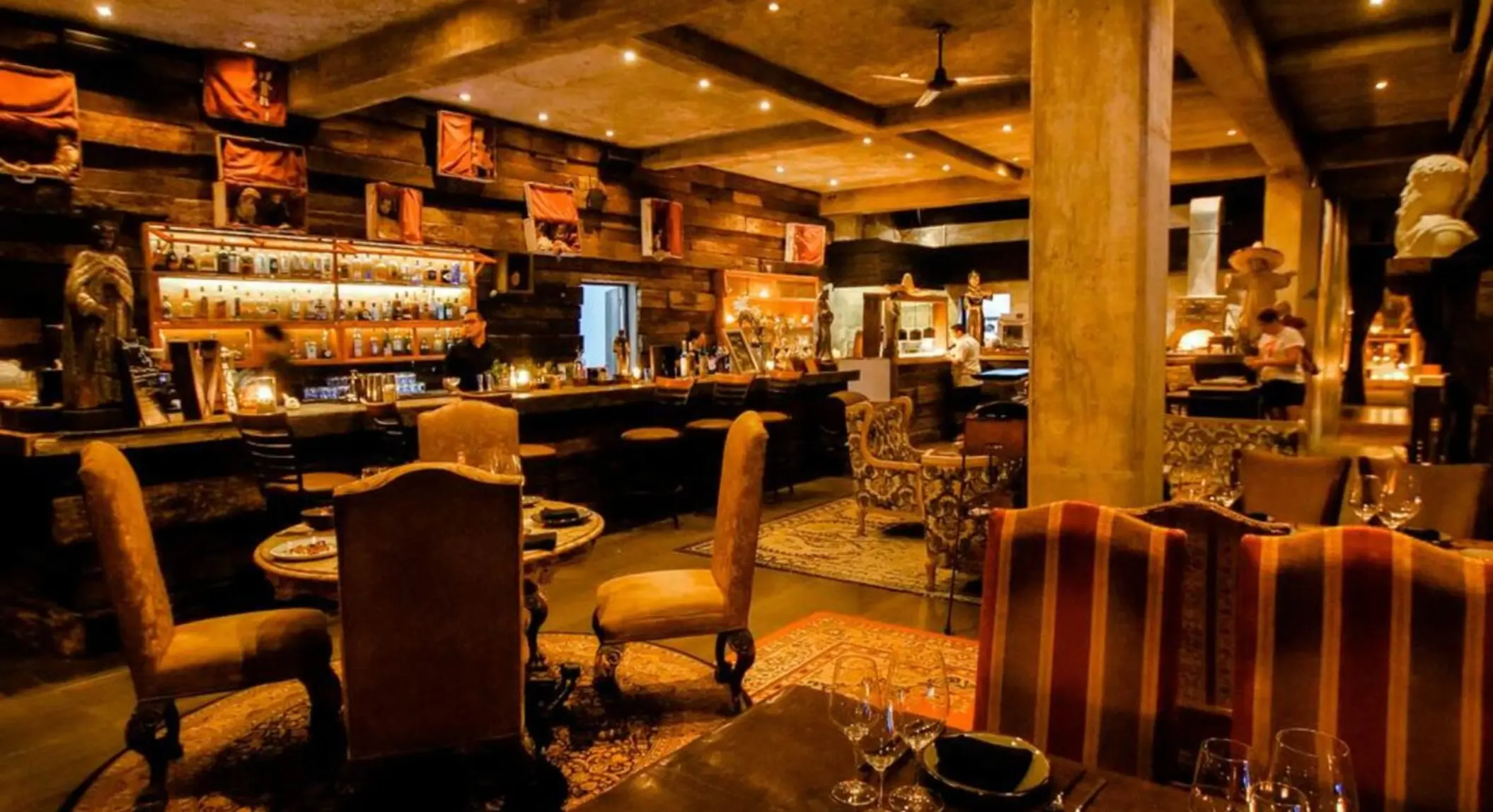 restaurant and bar at Casa Malca
