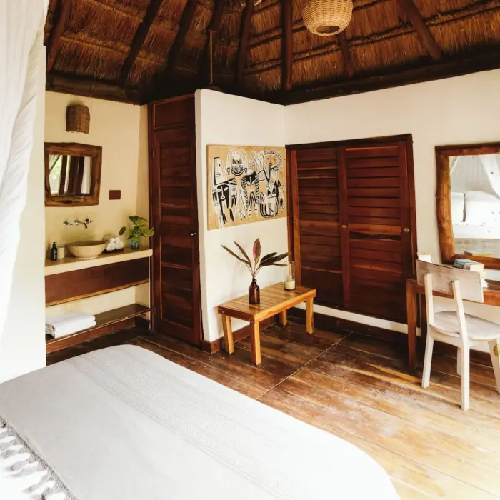 standard room with queen bed at Casa Violeta