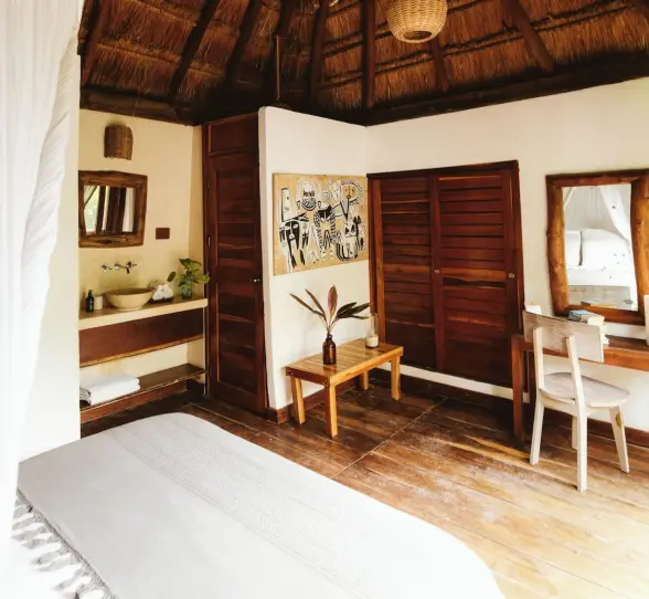 standard room with queen bed at Casa Violeta