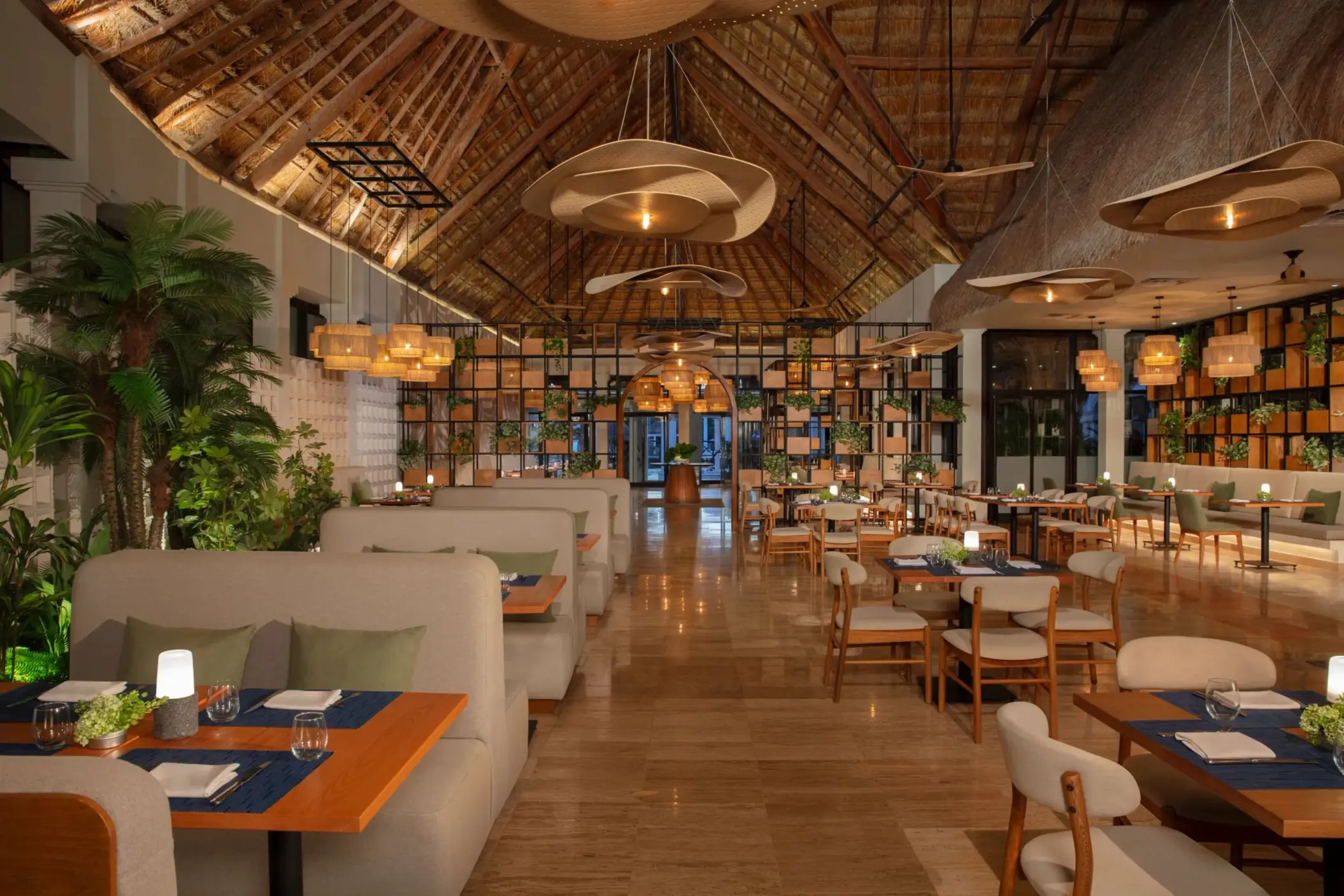 Bright, spacious buffet-style dining at World Café, offering global flavors in a casual and inviting atmosphere.