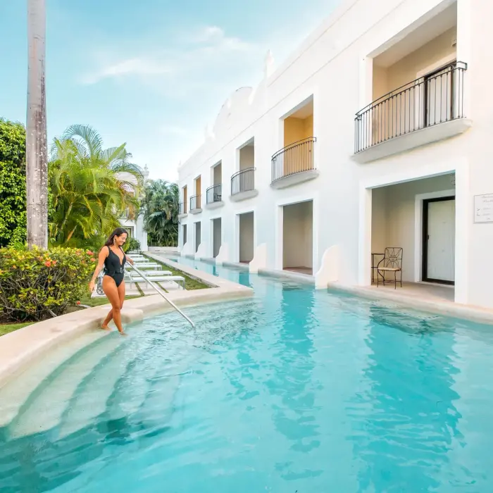 Swim-out pool surrounded by lush greenery at Dreams Tulum swim-out suites.