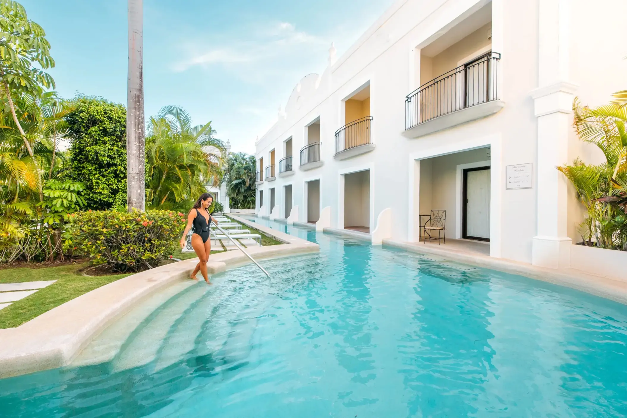 Swim-out pool surrounded by lush greenery at Dreams Tulum swim-out suites.