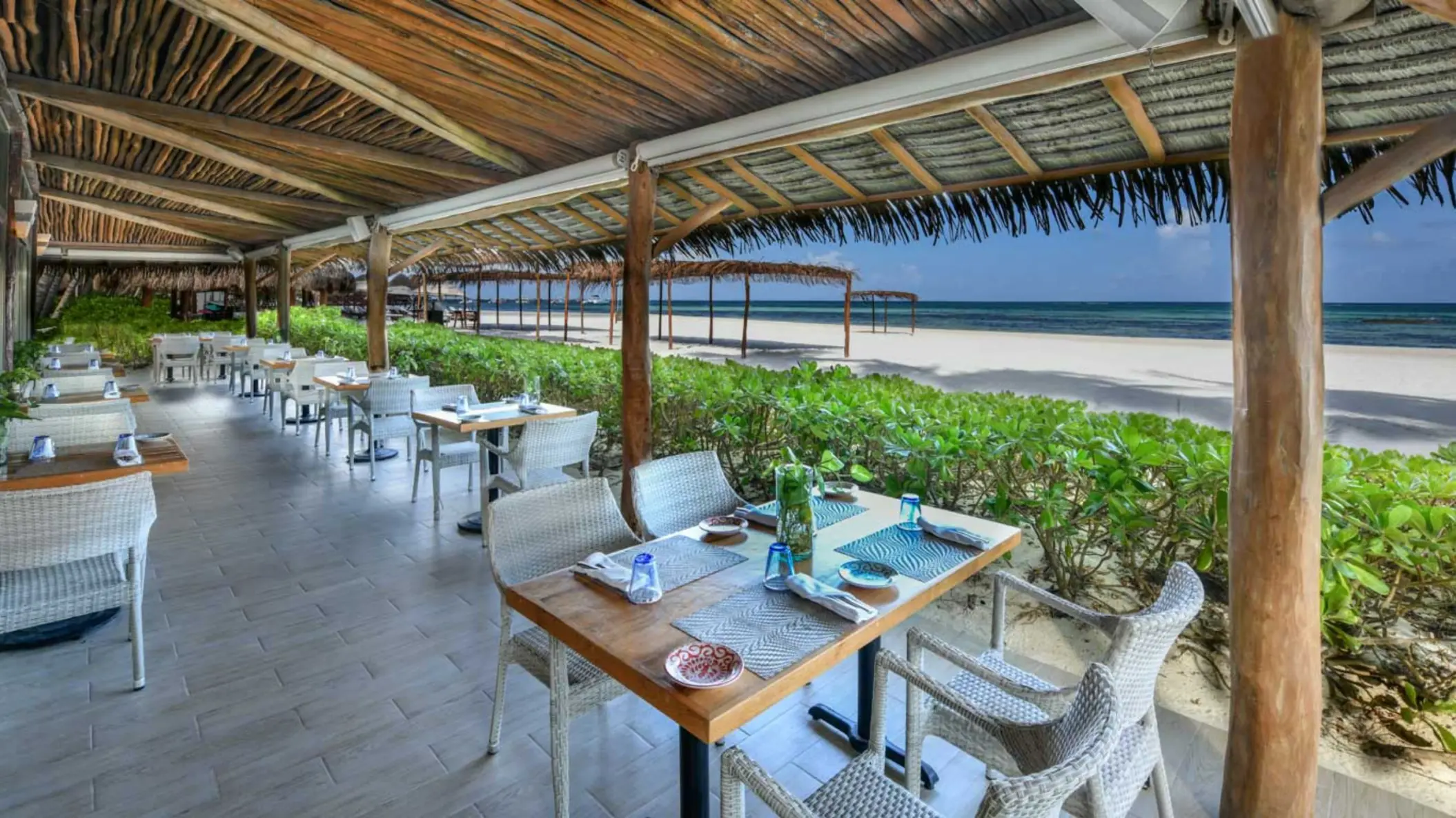 oceanfront dining at El Dorado Maroma