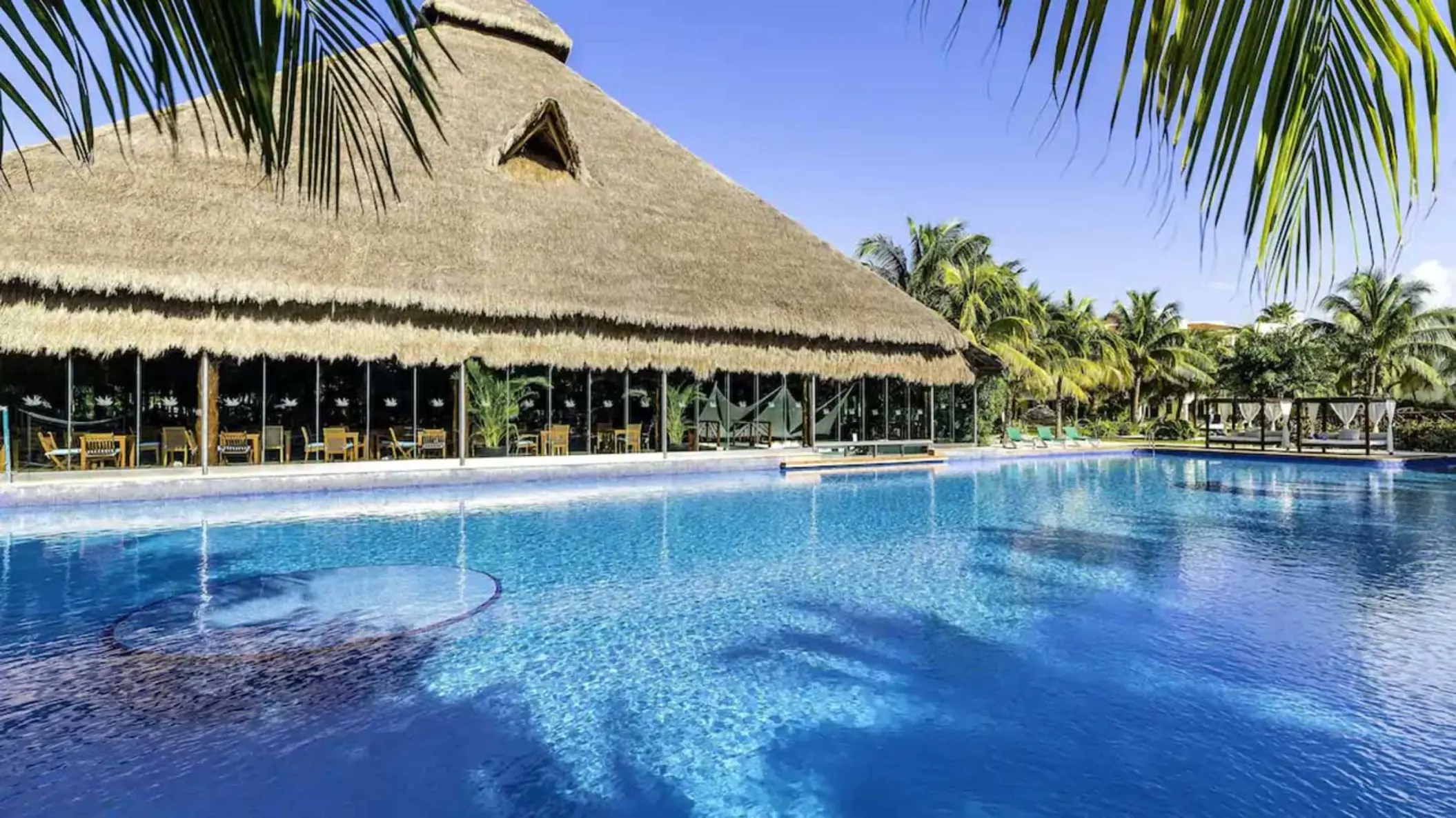 pool and poolside restaurant at El Dorado Royale
