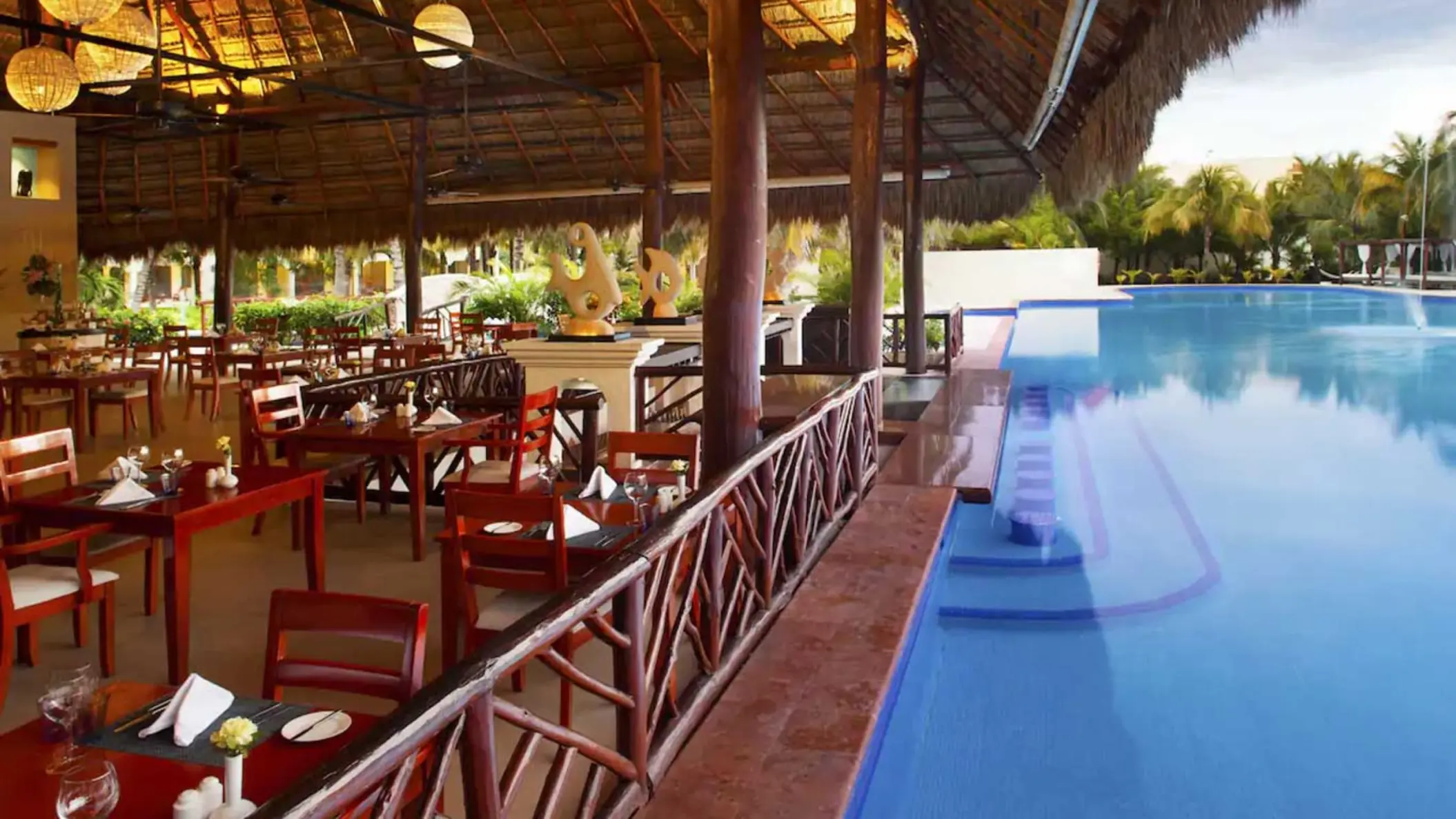 poolside restaurant at El Dorado Royale