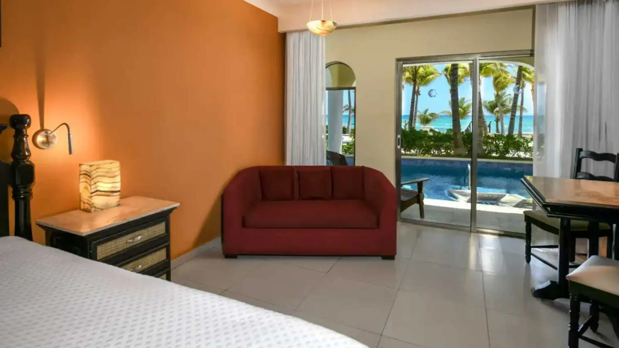 swim out suite at El Dorado Royale