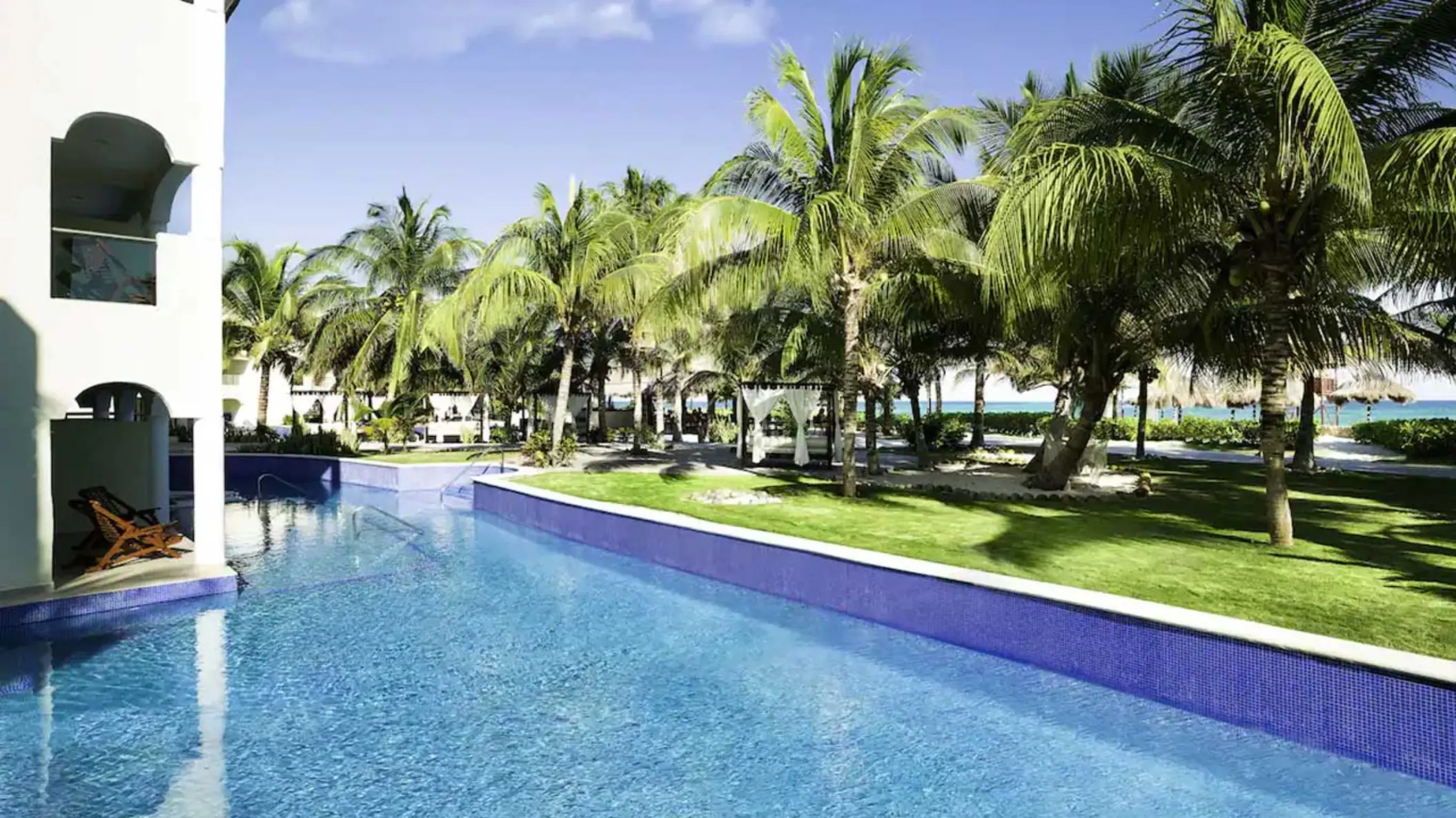 swim out suites at El Dorado Royale
