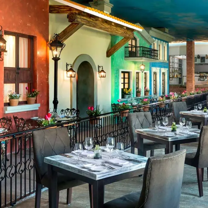 restaurant at El Dorado Seaside Suites