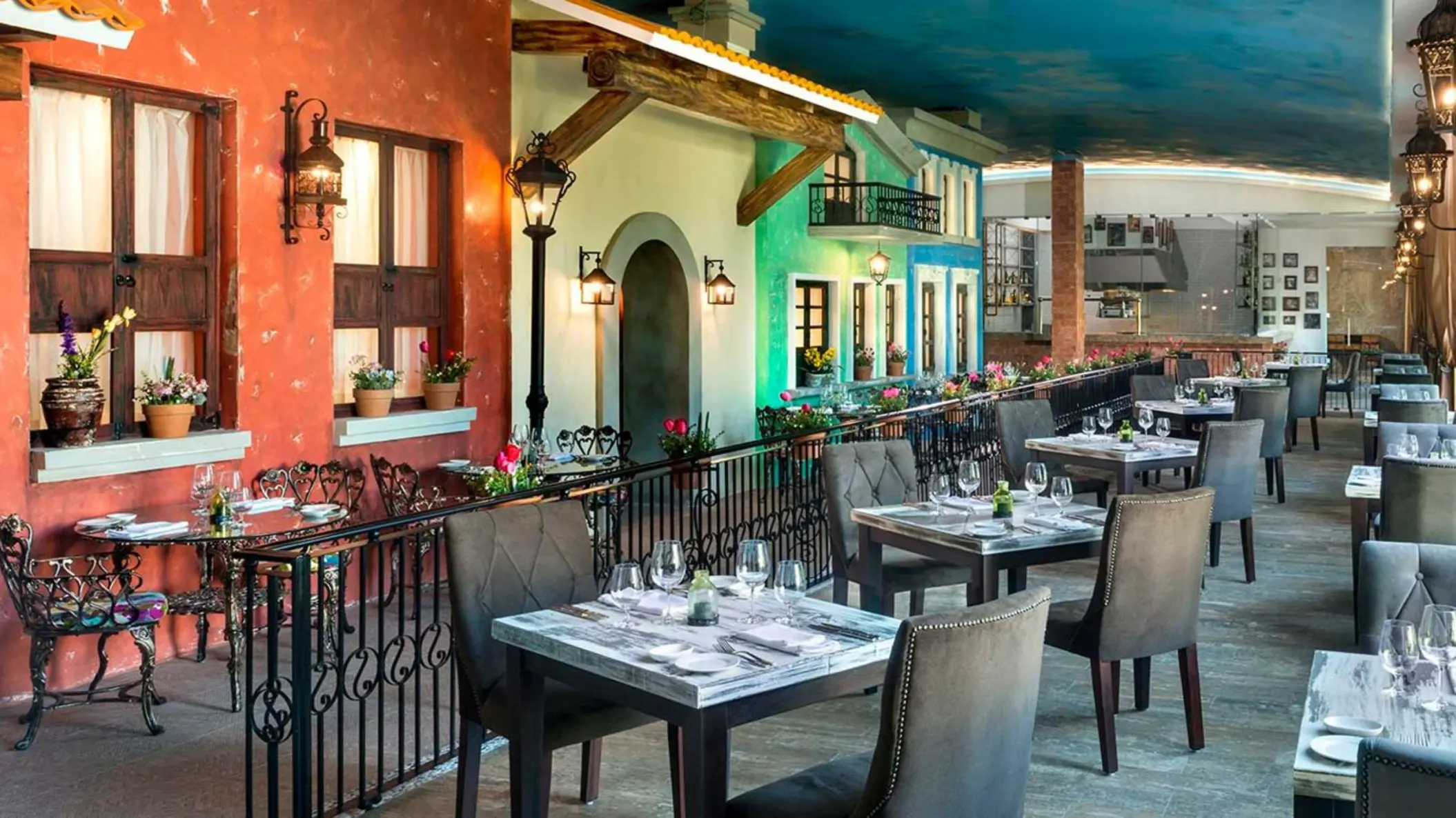 restaurant at El Dorado Seaside Suites