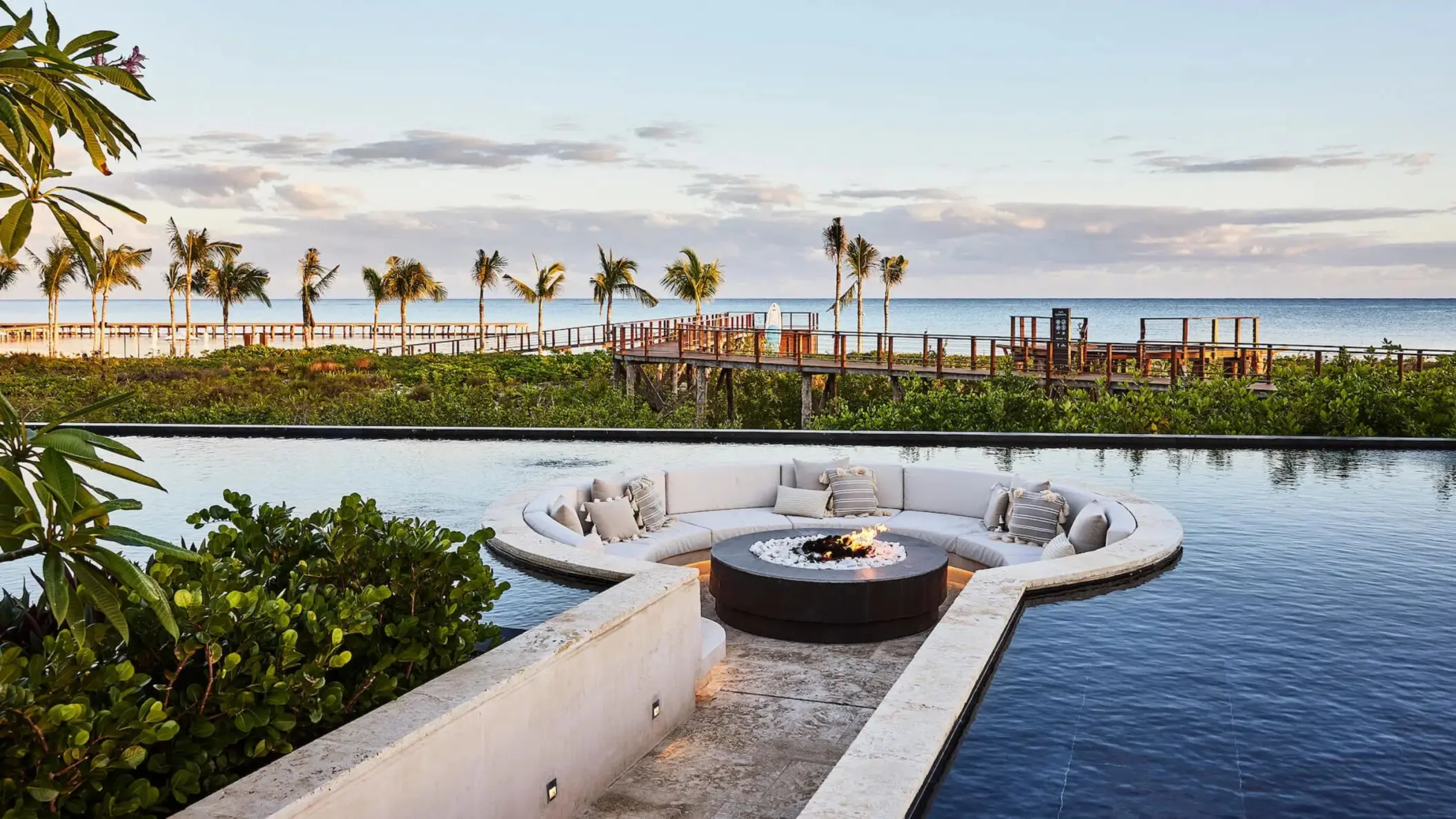 Etereo Riviera Maya fire pit in the pool