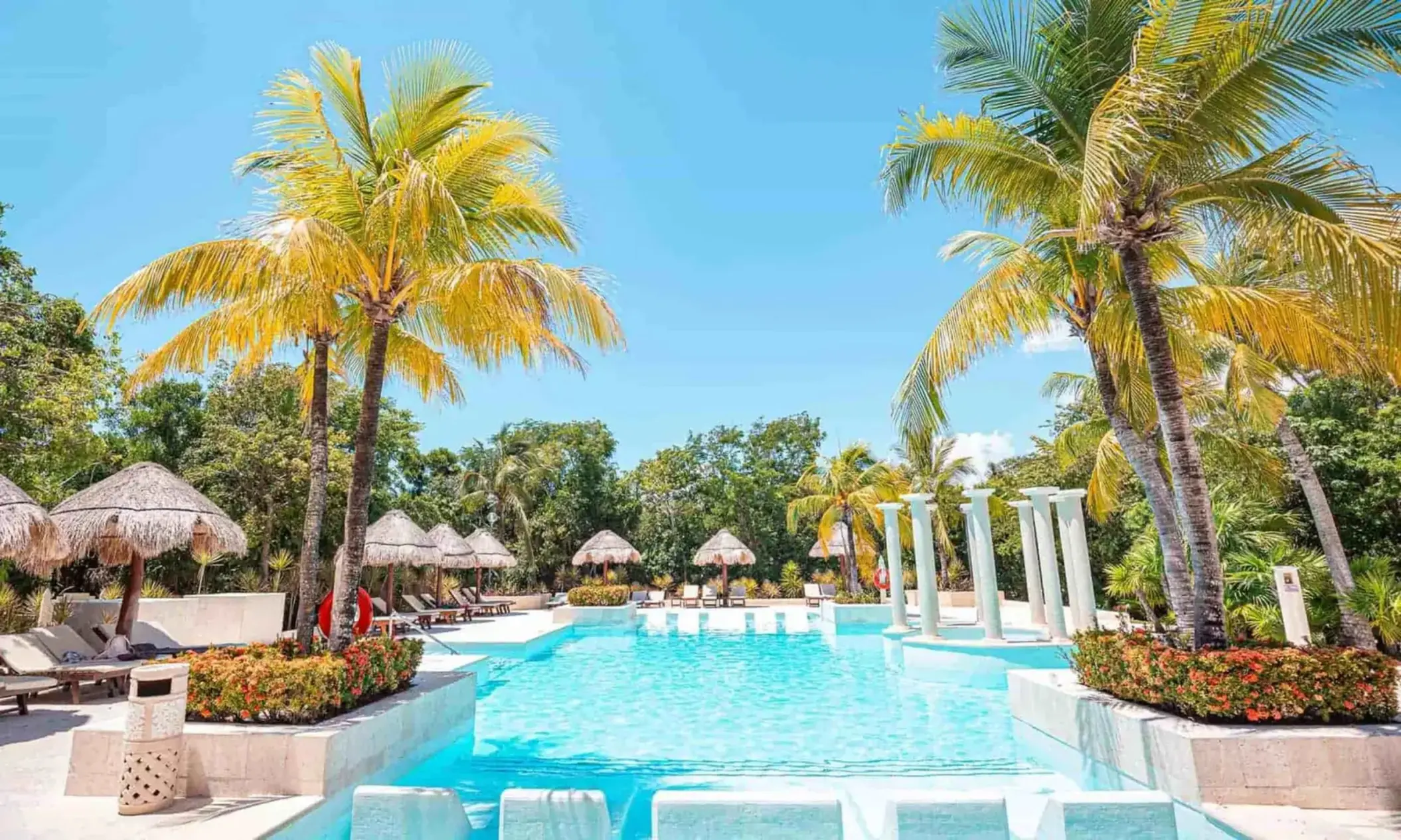pool at grand palladium colonial