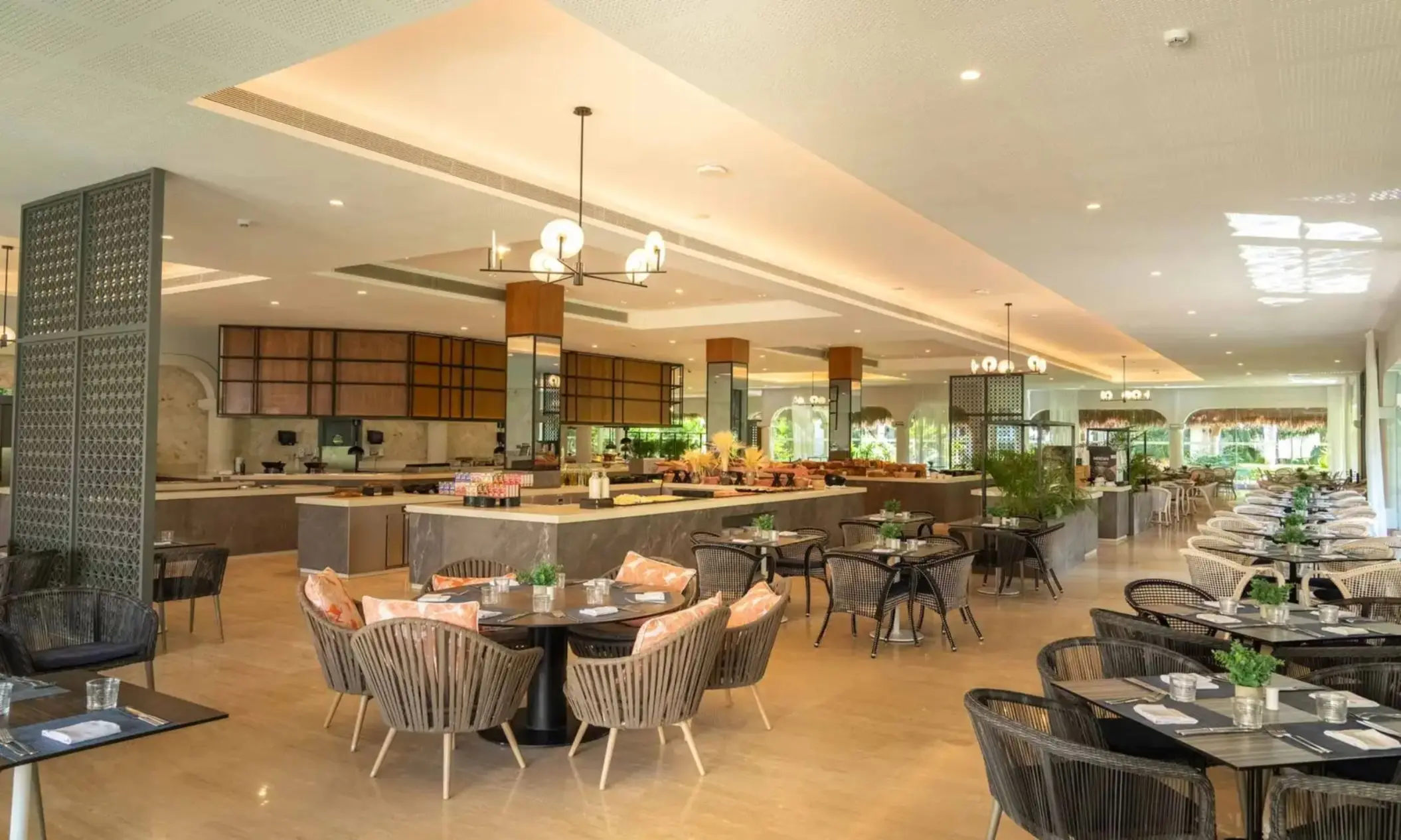 restaurant at grand palladium colonial
