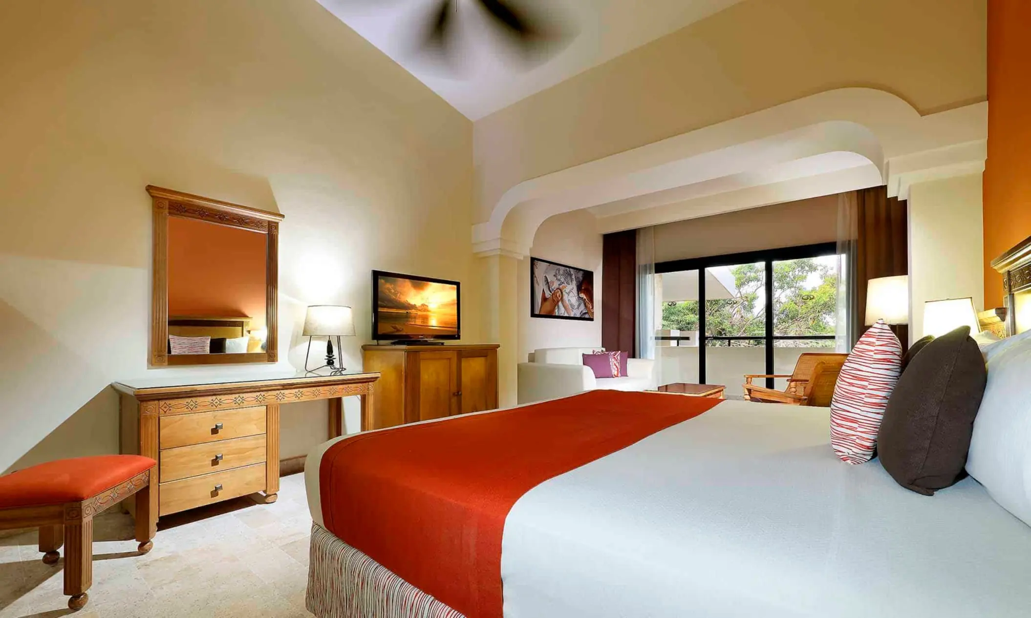 suite at grand palladium colonial