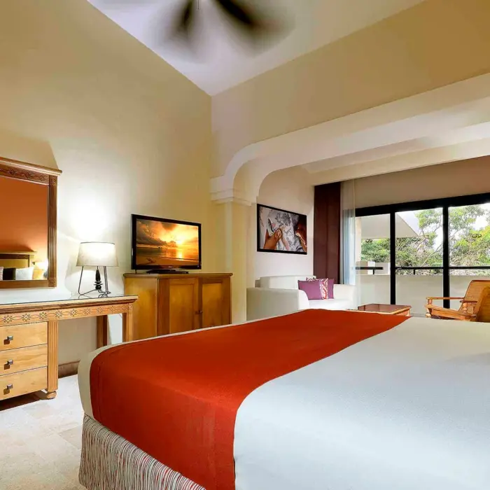 suite at grand palladium colonial