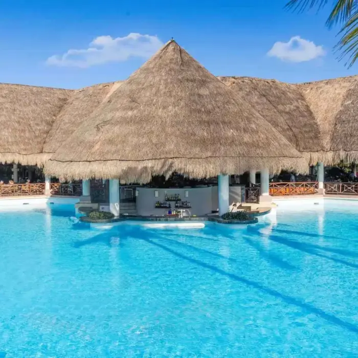 grand azul swim up bar at grand palladium kantenah