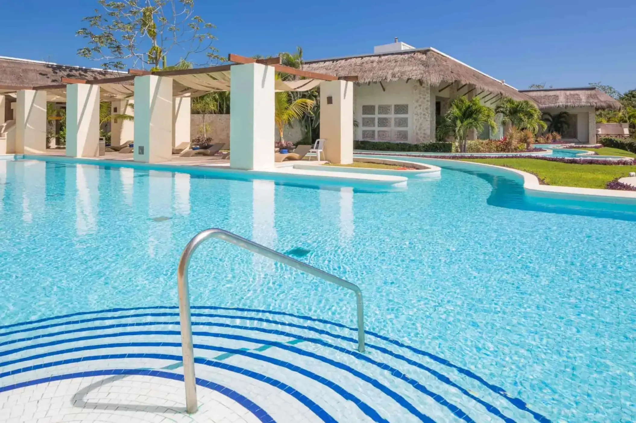 pool at grand palladium kantenah