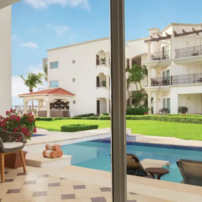 Hilton Playa del Carmen Junior Suite Swim Up King