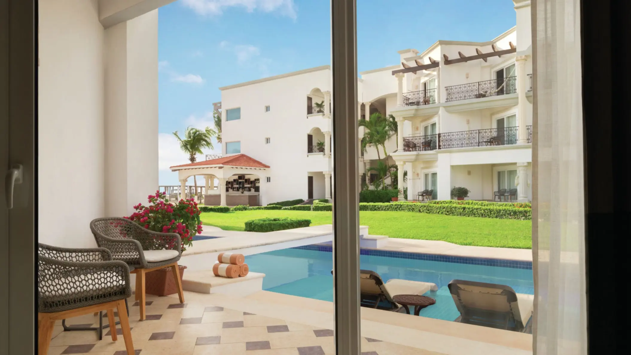 Hilton Playa del Carmen Junior Suite Swim Up King