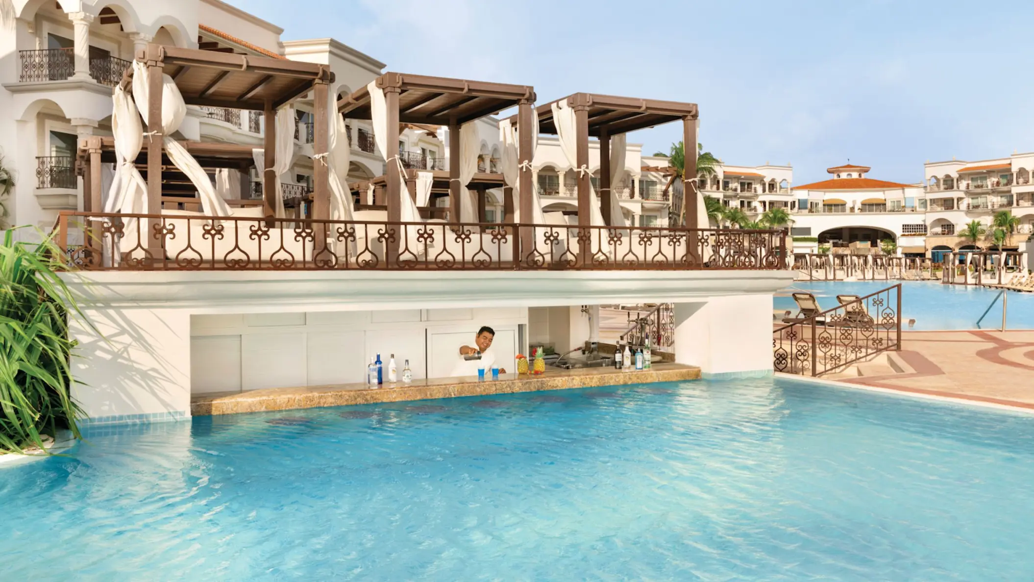 swim up bar at Hilton Playa del Carmen