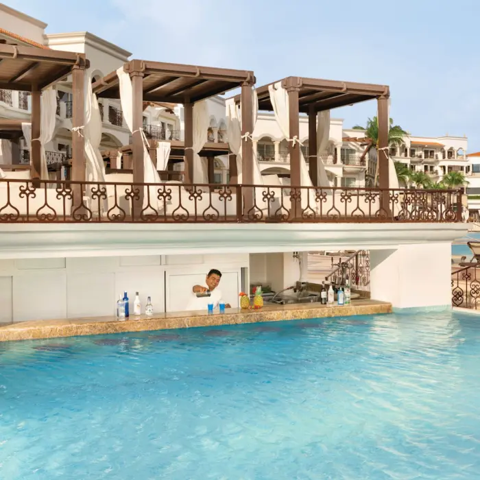 swim up bar at Hilton Playa del Carmen