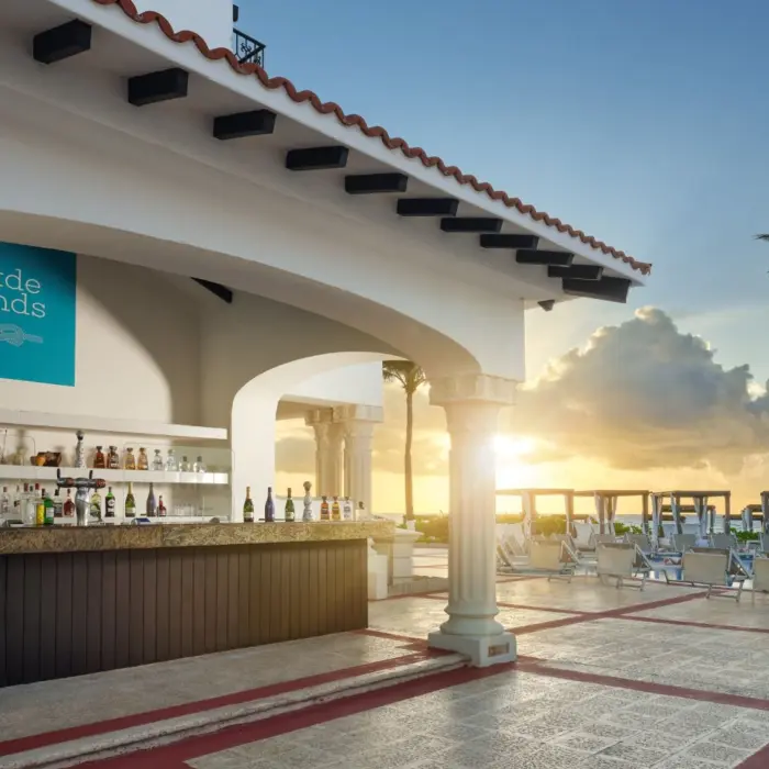 trade winds bar at Hilton Playa del Carmen