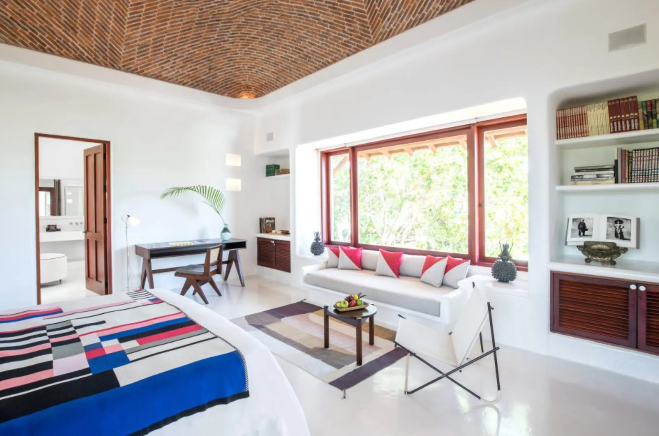 suite with double bed and lounging area at Hotel Esencia