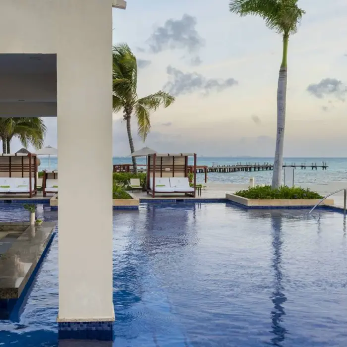 swim up bar at Hyatt Ziva Cancun