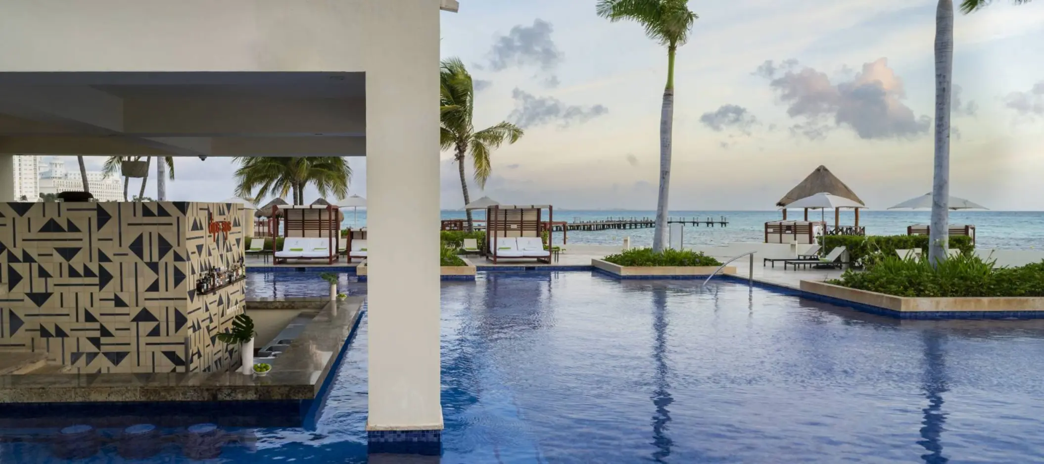 swim up bar at Hyatt Ziva Cancun