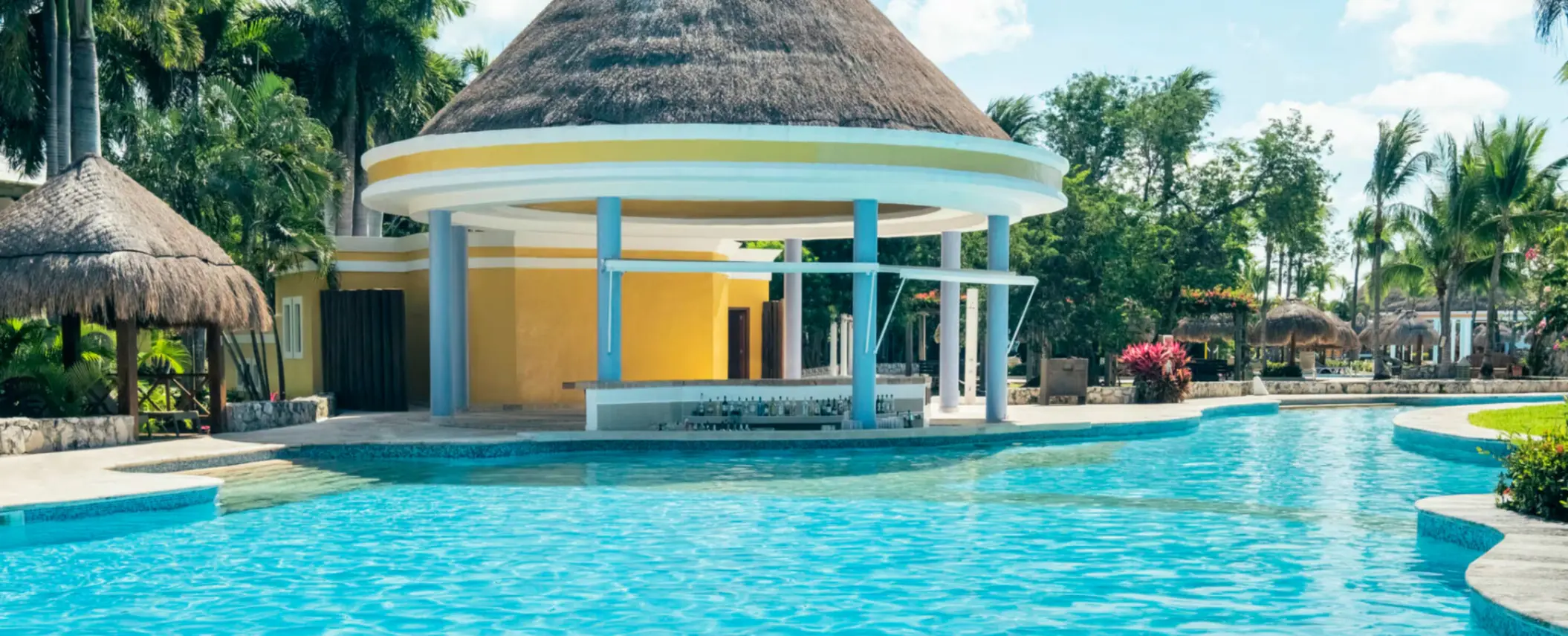 swim up bar at Iberostar Waves Paraiso Beach
