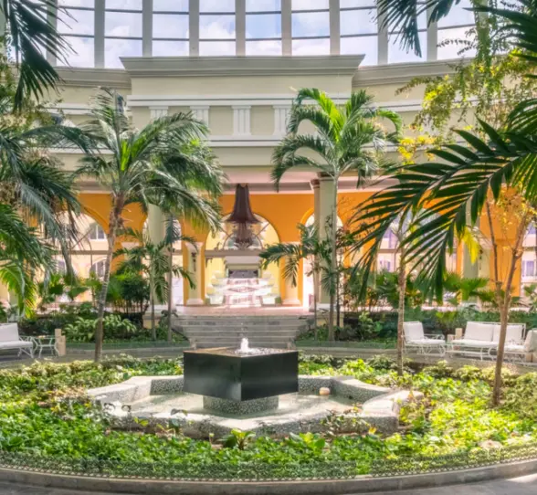 impressive entrance to JOIA Paraiso by Iberostar