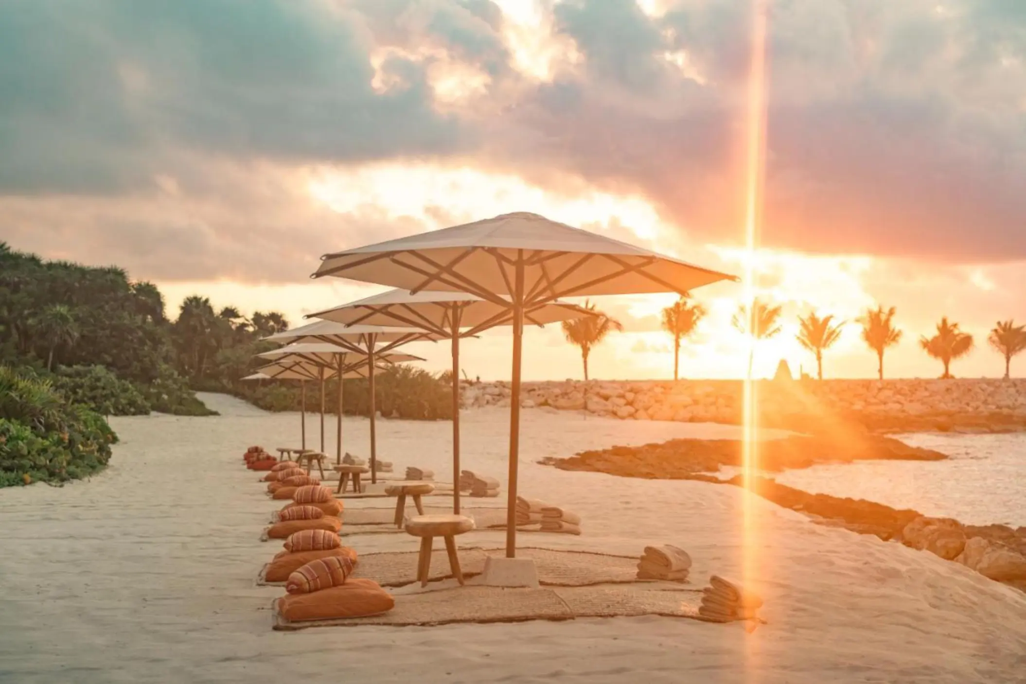 beach at La Casa de la Playa with beach umbrellas
