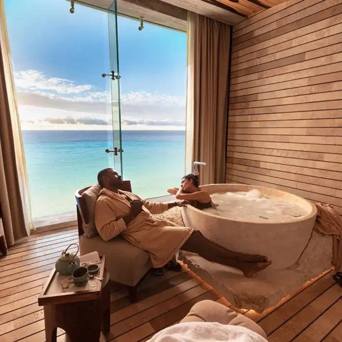 couple in the spa overlooking the ocean at La Casa de la Playa