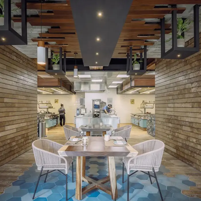 chic restaurant at La Casa de la Playa