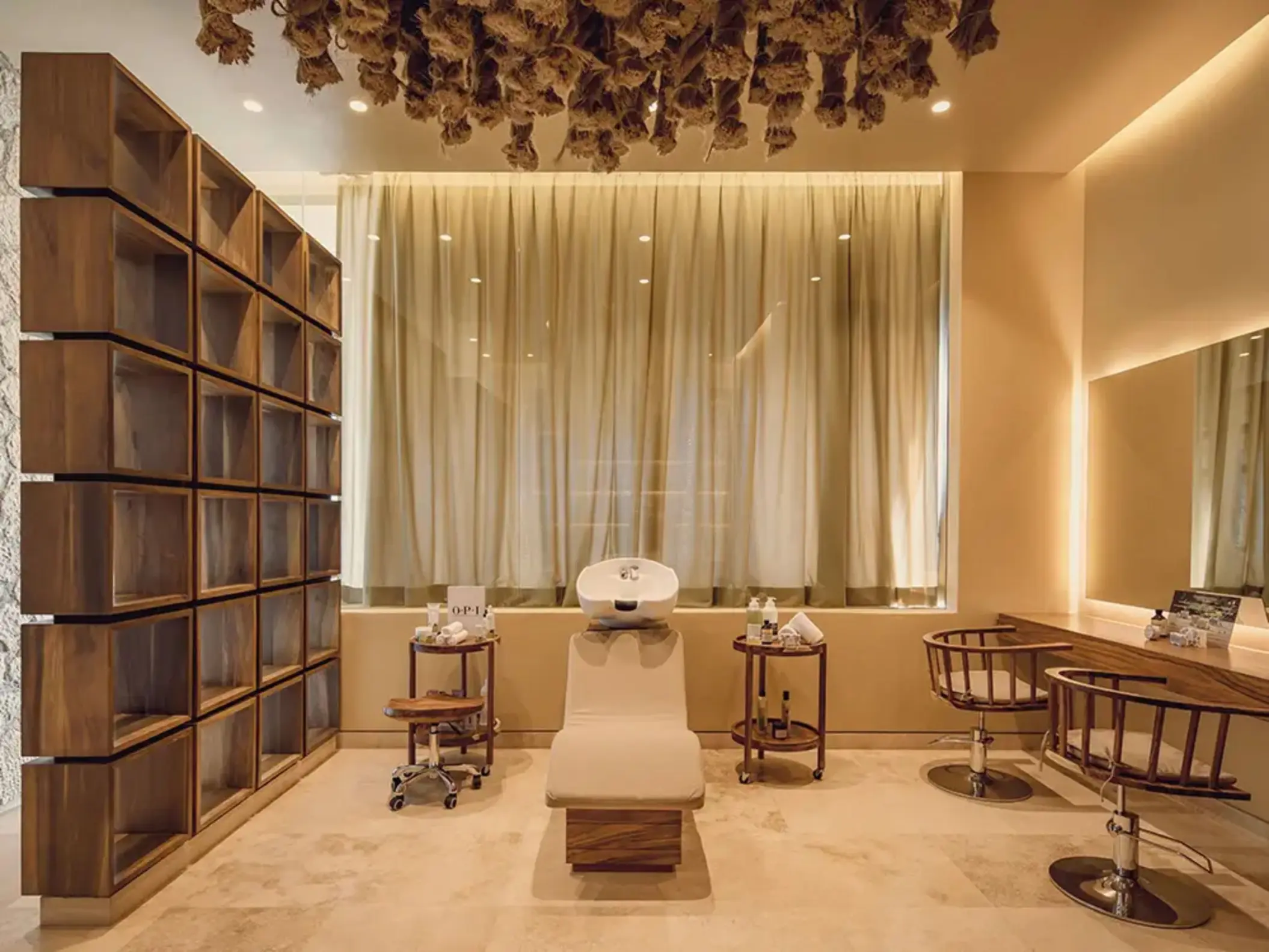 salon at the spa at La Casa de la Playa