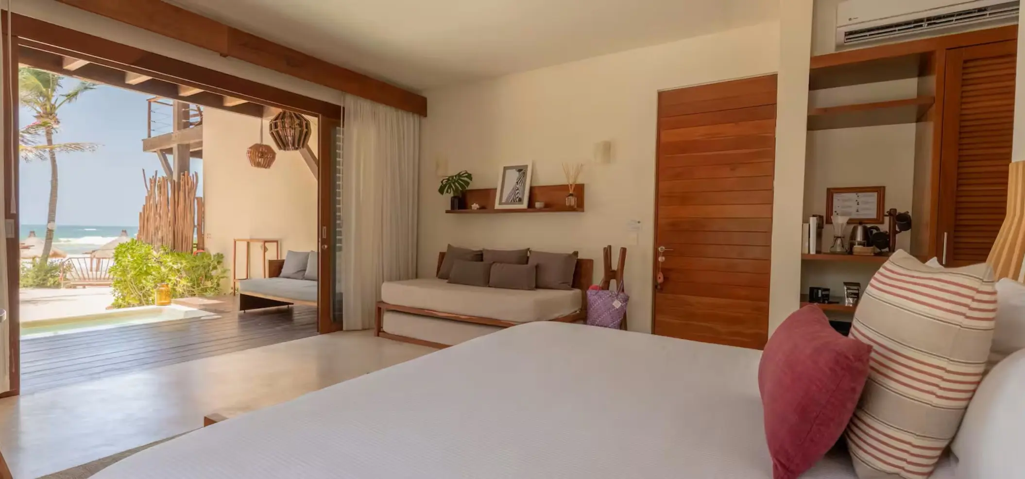 beachfront suite at La Zebra
