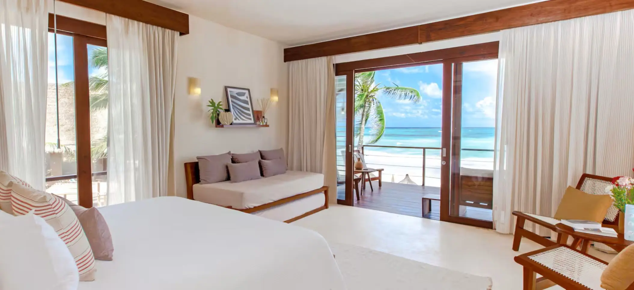 suite with ocean views at La Zebra