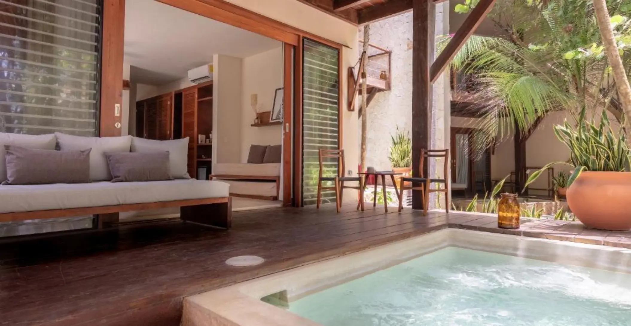 suite with plunge pool at La Zebra