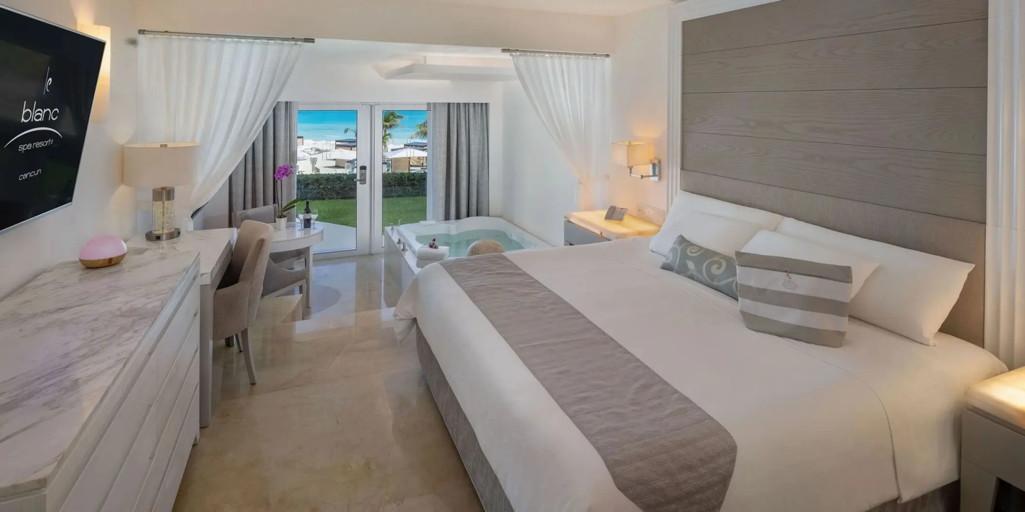 royale deluxe walk out suite at Le Blanc Spa Resort Cancun