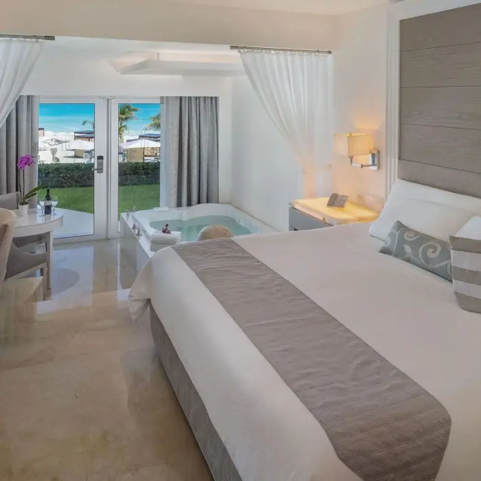 royale deluxe walk out suite at Le Blanc Spa Resort Cancun