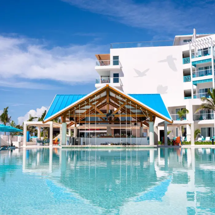 swim up bar at Margaritaville Island Reserve Riviera Maya