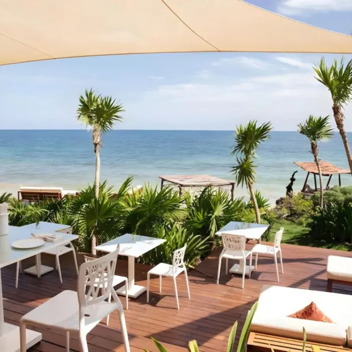 oceanfront restaurant at Mi Amor