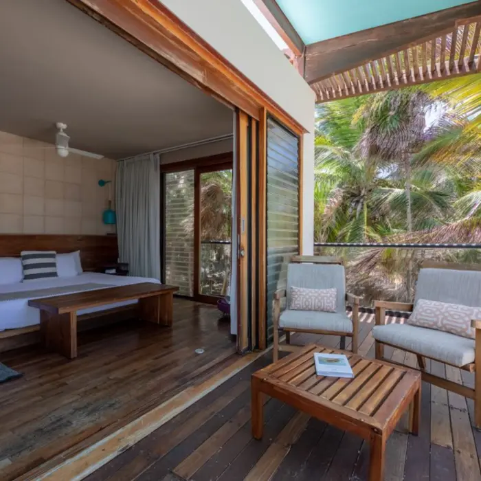 partial sea view room with king bed and balcony at Mi Amor