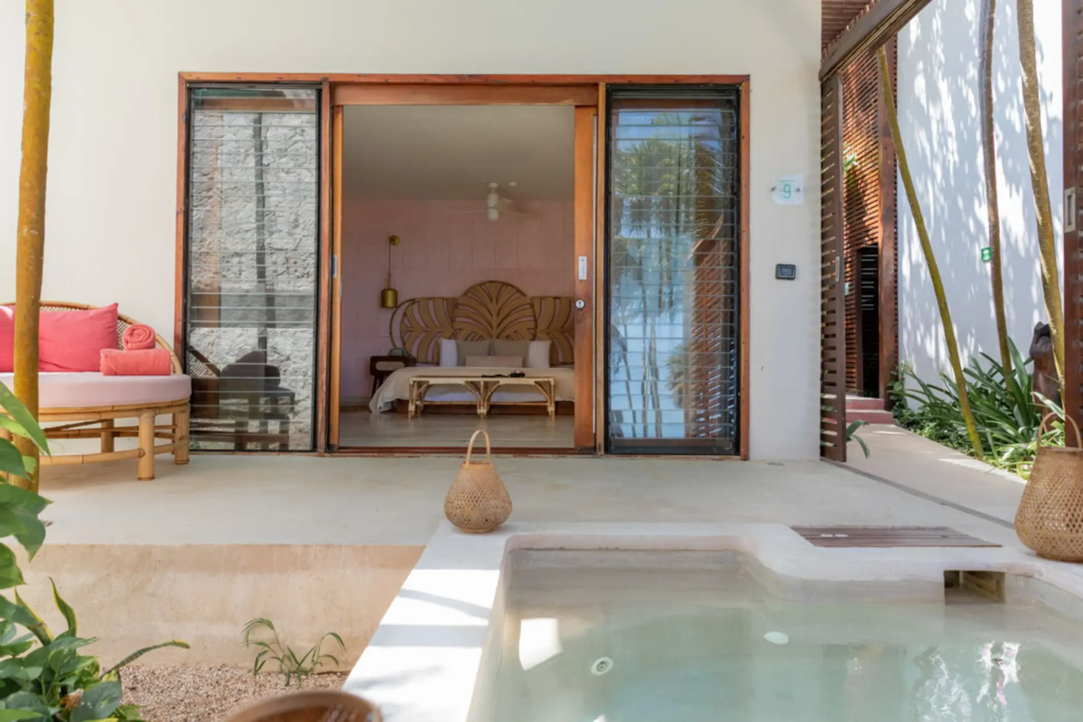 partial sea view room with plunge pool at Mi Amor
