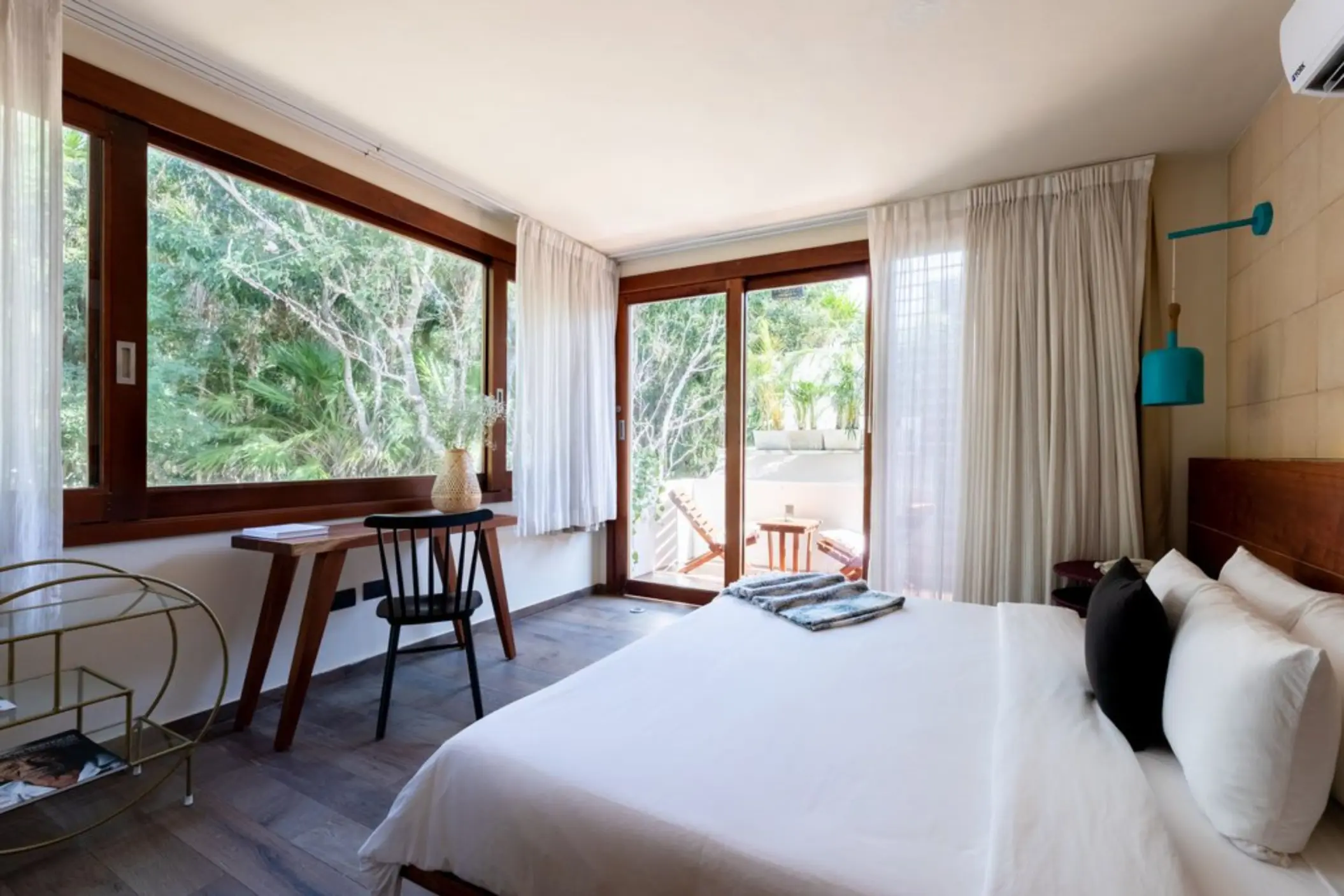 petite jungle room at Mi Amor