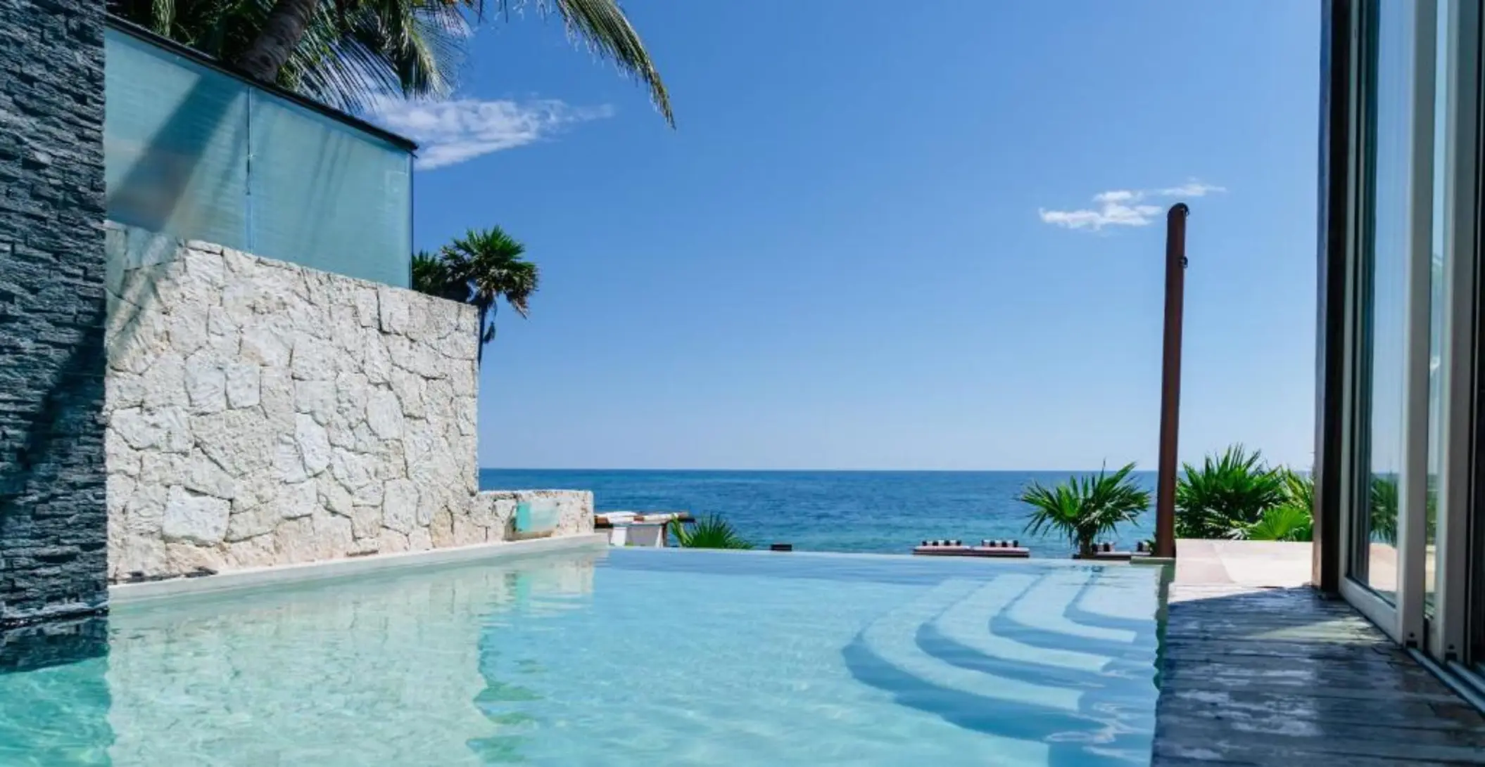 pool at Mi Amor