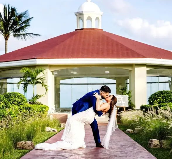 bride and groom kiss at Moon Palace Cancun